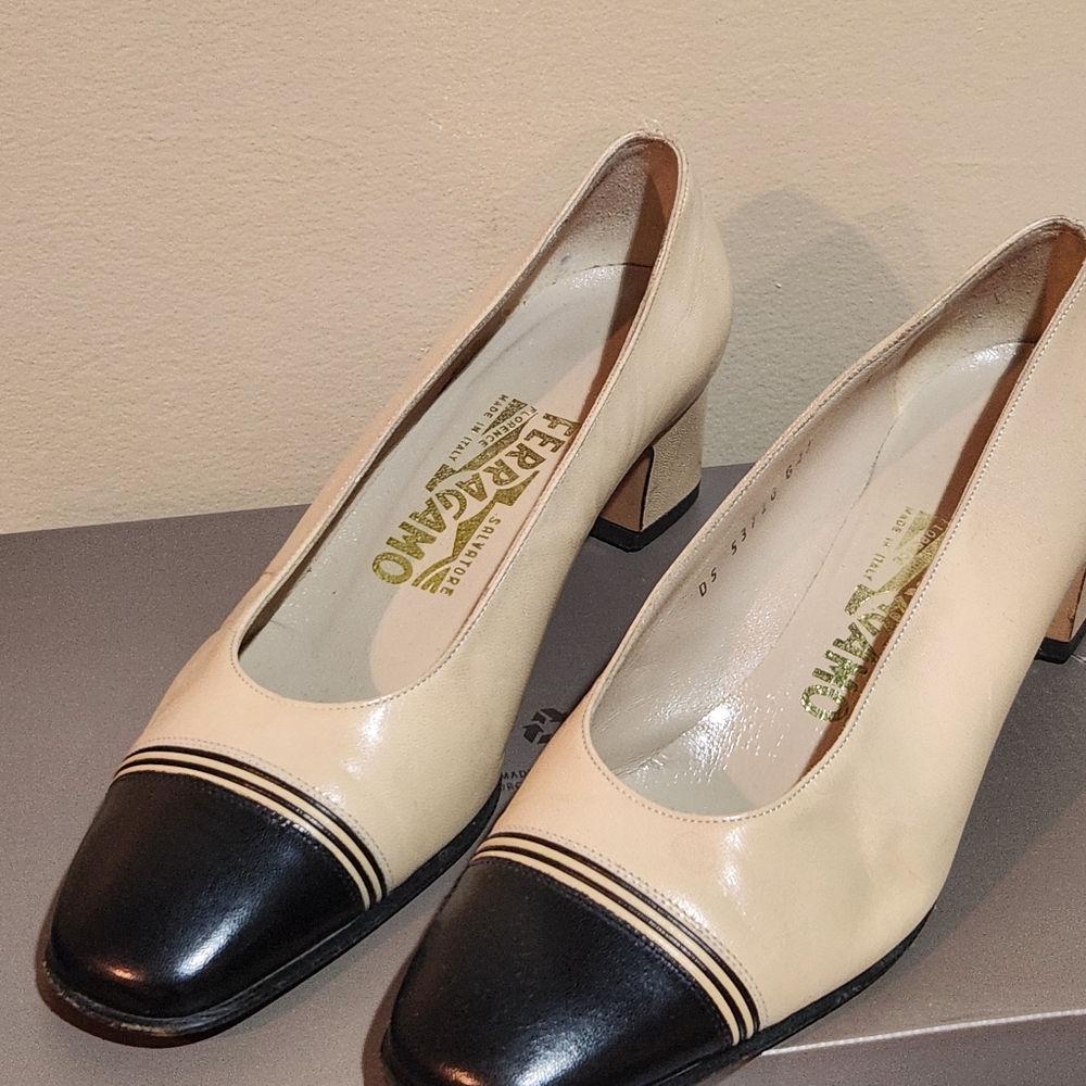 COPY - Ferragamo Two tone pump - Picture 2 of 6